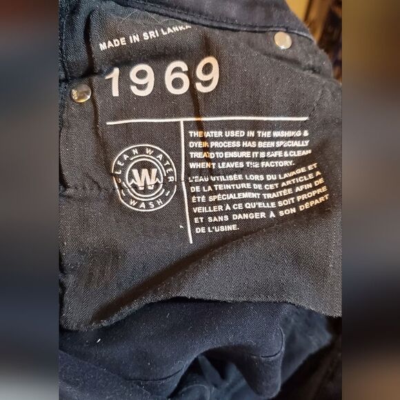 3 For $35 27/4 Gap 1969 Women's Black Shorts Clean Water Wash - Picture 2 of 7